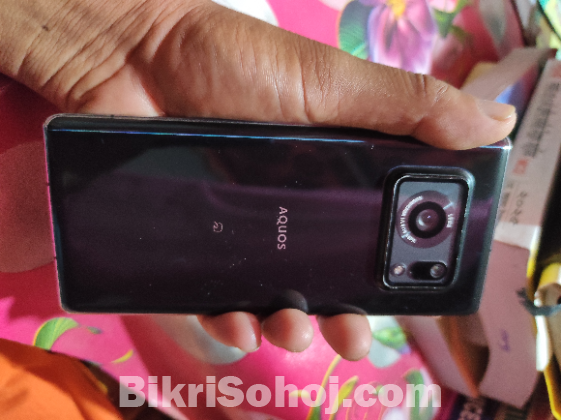 AQUOS 6